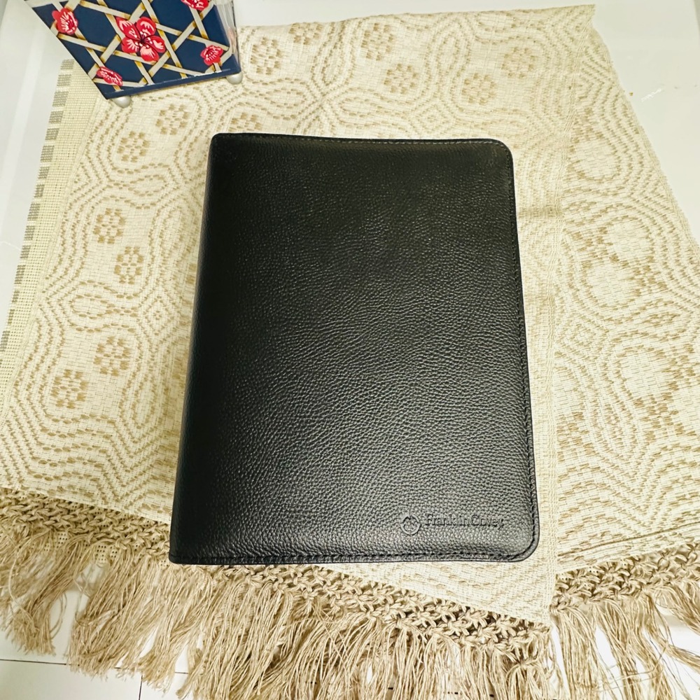 Franklin Covey Black Tyler Pebbled Leather Zipper 7 -Ring Binder W/ Inserts